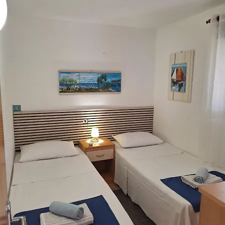 Traditional Town House Apartman *